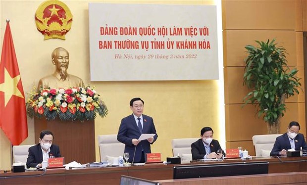 Top legislator chairs meeting with Party officials of Khanh Hoa